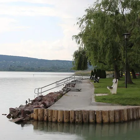 Foeveny アパート Balatonfůzfő